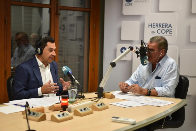 Juanma Moreno, este miércoles, durante la entrevista