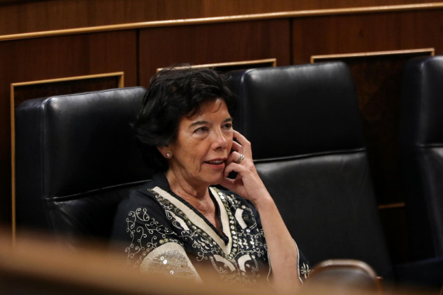 La ministra de Educación en funciones, Isabel Celaá, durante el Pleno extraordinario en el Congreso para tratar la gestión del 'Open Arms'.