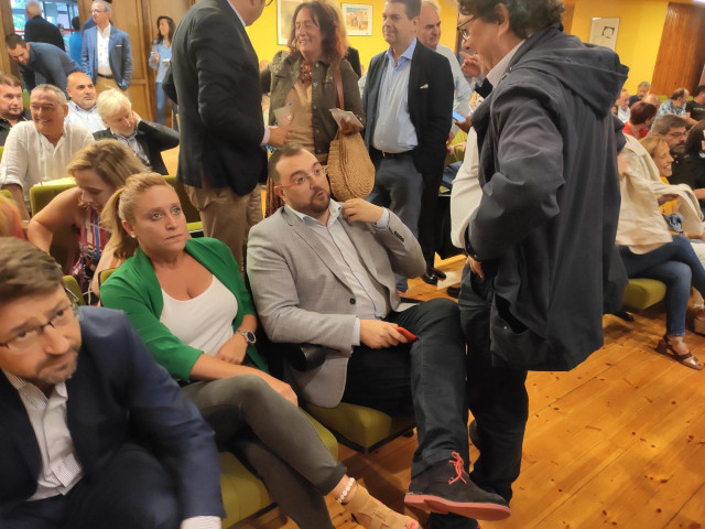 El presidente del Principado, Adrián Barbón, asiste a la escuela de verano de UGT.
