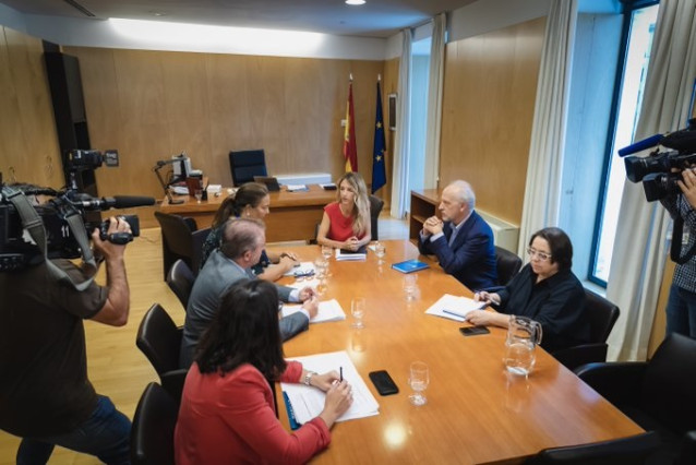 Reunión de la Asociación de Víctimas del Terrorismo con el PP en el Congreso