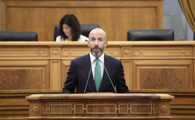 El diputado de Cs David Muñoz, en el pleno de las Cortes de C-LM.