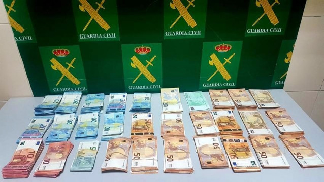 Dinero intervenido en la frontera de CAya, en Badajoz