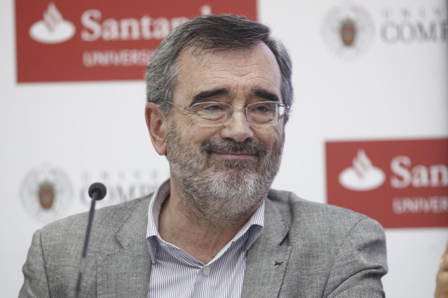 El presidente del Senado, Manuel Cruz, durante su intervención en el foro sobre 'Los límites de la libertad de expresión y la libertad de prensa' en el curso de 'Filosofía, tecnología y medios de comunicación' celebrado en el Real Centro Universitario El
