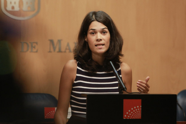 La portavoz de Unidas Podemos en la Asamblea de Madrid, Isa Serra, ofrece declaraciones a los medios de comunicación