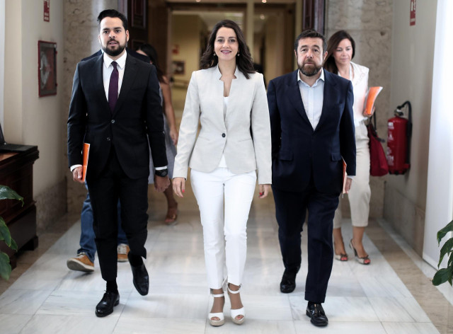 Los diputados de Ciudadanos Fernando de Páramo, Inés Arrimadas y Miguel Gutiérrez, se dirigen a la Junta de Portavoces del Congreso de los Diputados en Madrid (España), a 10 de septiembre de 2019.