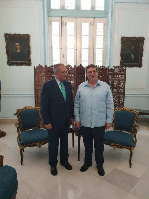 El secretario de Estado de Cooperación y para Iberoamérica y el Caribe, Juan Pablo de Laiglesia (izda), con el ministro cubano de Relaciones Exteriores, Bruno Rodríguez