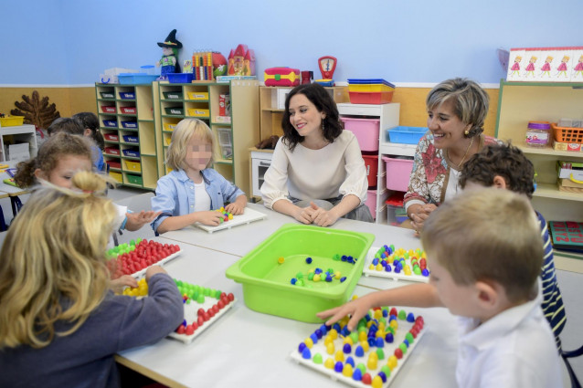 Isabel Díaz Ayuso visita el colegio público Estados Unidos de América-Huarte de San Juan