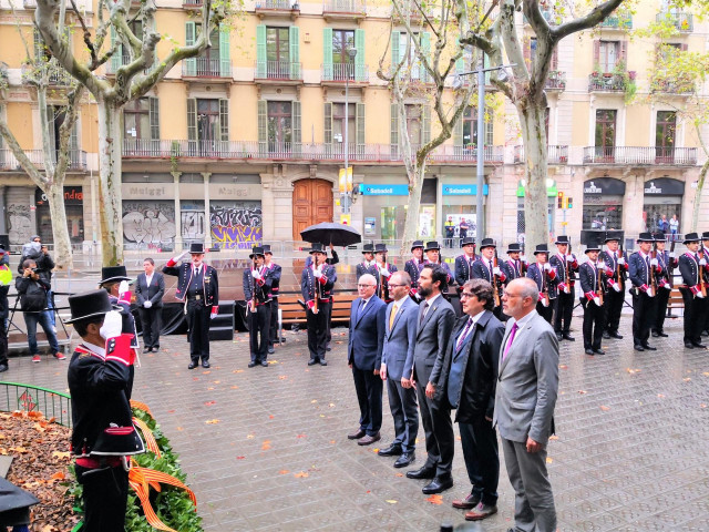 Ofrenda del Parlament en la Diada: Josep Costa, Roger Torrent, David Pérez, Joan Ridao