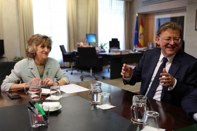 La ministra de Sanidad, Conusmo y Bienestar Social  en funciones, María Luisa Carcedo y el presidente de la Generalitat Valenciana, Ximo Puig durante su reunión en el Ministerio de Sanidad, en Madrid (España) a 11 de septiembre de 2019.