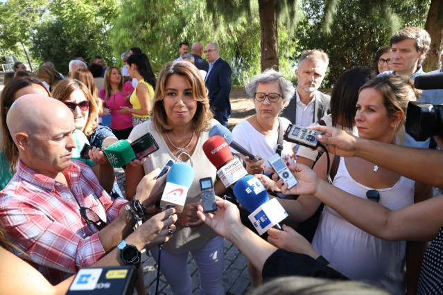 La secretaria general del PSOE-A, Susana Díaz, en declaraciones a la prensa en una foto de archivo