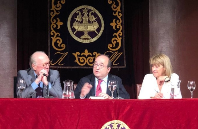 El primer secretario del PSC, Miquel Iceta, durante un acto en el Ateneo de Madrid