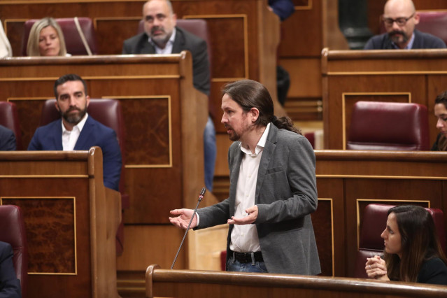 El secretario general de Podemos, Pablo Iglesias, realiza sus preguntas al presidente del Gobierno en funciones, Pedro Sánchez, durante la sesión de control al Gobierno en funciones, en Madrid (España) a 11 de septiembre de 2019.