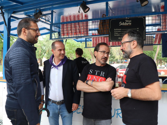 El secretario de Organización del PSOE de C-LM, Sergio Gutiérrez, en el vermú solidario de Nipace