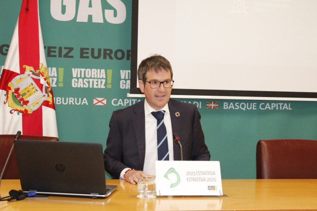 El alcalde de Vitoria, Gorka Urtaran,
