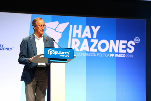 El presidente del PP en Euskadi, Alfonso Alonso, interviene en la clausura de la convención del PP vasco en el Palacio de Congresos Europa de Vitoria.