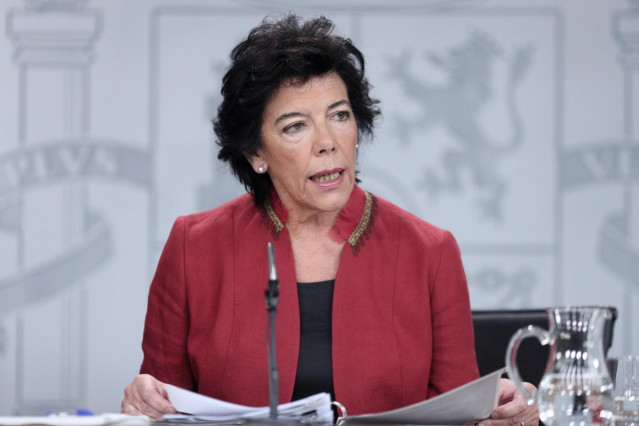 La ministra Portavoz, y de Educación y Formación Profesional en funciones, Isabel Celaá, comparece ante los medios de comunicación tras la reunión del Consejo de Ministros en Moncloa, en Madrid (España), a 13 de septiembre de 2019.