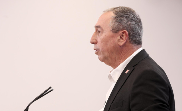 El portavoz de Compromís en el Congreso, Joan Baldoví, ofrece una rueda de prensa posterior a su reunión con el Rey para proponer candidato a la Presidencia del Gobierno, en el Congreso de los Diputados, Madrid, a 16 de septiembre de 2019.