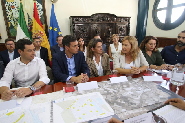 El presidente del Gobierno en funciones, Pedro Sánchez, se reúne con el presidente de la Junta de Andalucía, Juanma Moreno, la ministra en funciones para la Transición Ecológica, Teresa Ribera, y la alcaldesa de Níjar, Esperanza Pérez