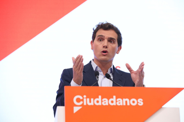 El presidente de Ciudadanos, Albert Rivera, ofrece una rueda de prensa en la sede del partido
