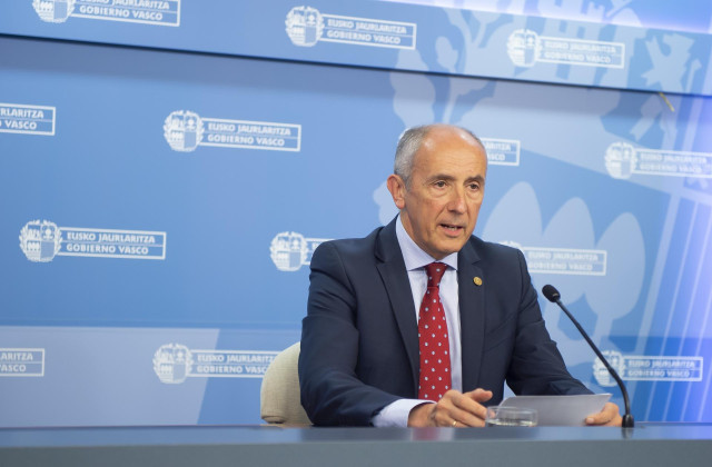 El portavoz del Gobierno Vasco, Josu Erkoreka, en una comparecencia de prensa