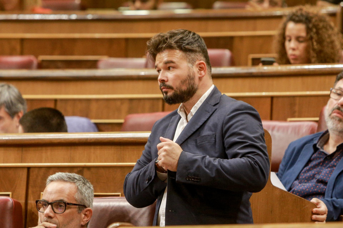 El portavoz de ERC en el Congreso de los Diputados, Gabriel Rufián, en el primer pleno ordinario en el Congreso de los Diputados desde el pasado mes de julio, en Madrid (España), a 10 de septiembre 