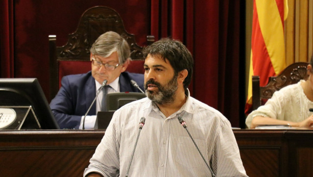 Diputado de MÉS per Mallorca, Josep Ferrà, en el Parlament