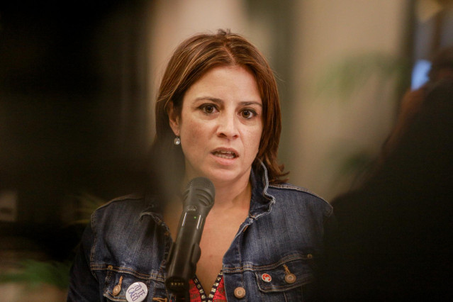 La portavoz parlamentaria del PSOE, Adriana Lastra, ofrece una rueda de prensa a los medios de comunicación en el Congreso de los Diputados tras su segunda reunión con Unidas Podemos para sacar adelante la investidura del candidato socialista tras la fall