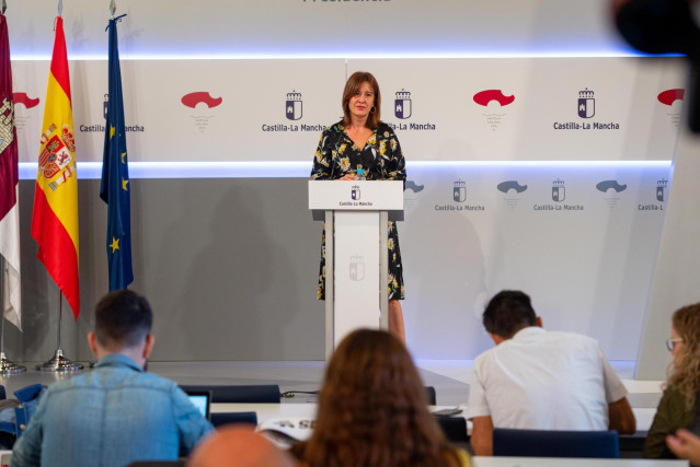 La portavoz del Gobierno de C-LM, Blanca Fernández, en rueda de prensa
