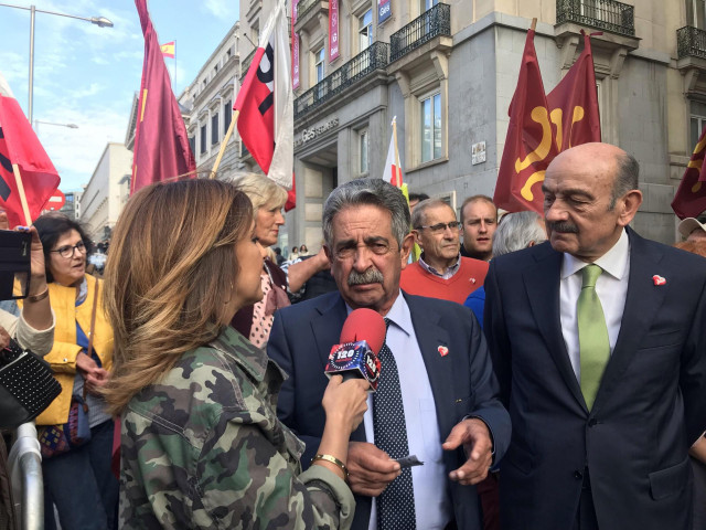 Revilla y Mazón a su llegada al Congreso