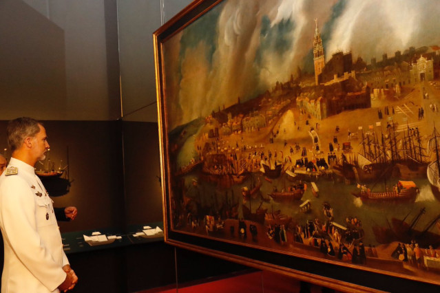 El Rey Felipe VI en la inauguración de la exposición 'Fuimos los primeros. Magallanes, Elcano y la primera vuelta al mundo' enmarcada en los actos conmemorativos del V Centenario de la Primera Vuelta al Mundo, en el Museo Naval, en Madrid, a 19 de septiem