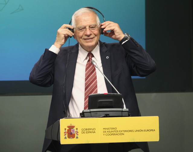 El ministro de Asuntos Exteriores, Unión Europea y Cooperación en funciones, Josep Borrell en rueda de prensa tras su reunión con su homólogo austríaco en el Palacio de Viana.