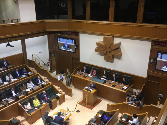 El lehendakari, Iñigo Urkullu, durante su intervención en el Pleno de Política General