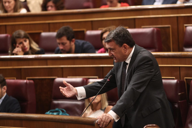 El portavoz del PNV en el Congreso de los Diputados, Aitor Esteban, comparece en sesión de control al Gobierno en funciones.