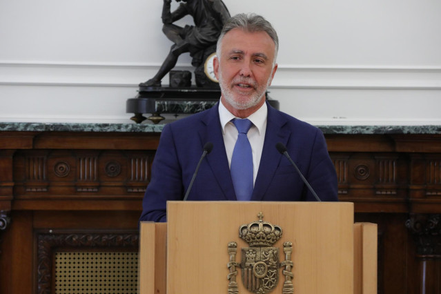 El presidente del Gobierno de Canarias, Ángel Víctor Torres, durante la rueda de prensa en el ministerio de Hacienda.