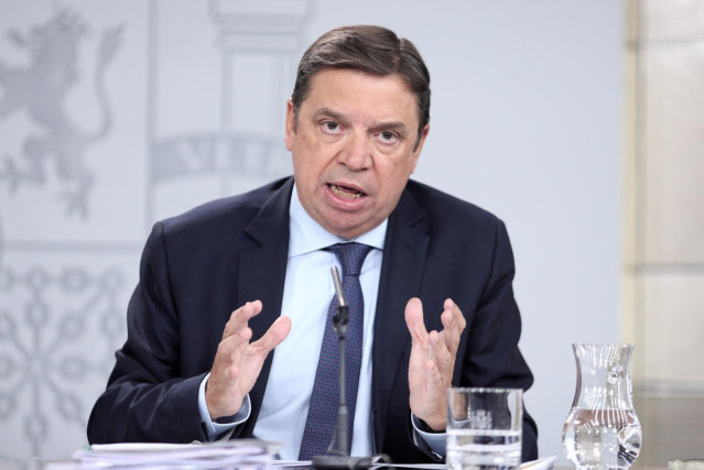 El ministro de Agricultura, Pesca y Alimentación en funciones, Luis Planas, comparece en rueda de prensa tras el primer Consejo de Ministros celebrado en Moncloa tras la confirmación de la repetición el electoral el próximo 10N, en Madrid (España), a 20 d