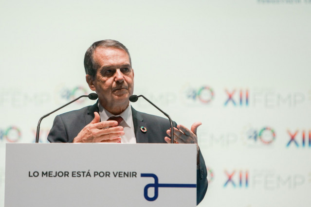 El alcalde de Vigo y presidente de la Federación Española de Municipios y Provincias (FEMP), Abel Caballero, interviene en el XII Pleno de la FEMP en Madrid a 21 de septiembre de 2019.