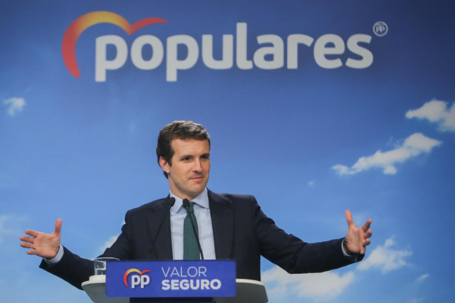 El presidente del Partido Popular, Pablo Casado, ofrece declaraciones a los medios de comunicación tras la reunión del Comité Ejecutivo del Partido Popular convocada después del fracaso electoral de la formación política.