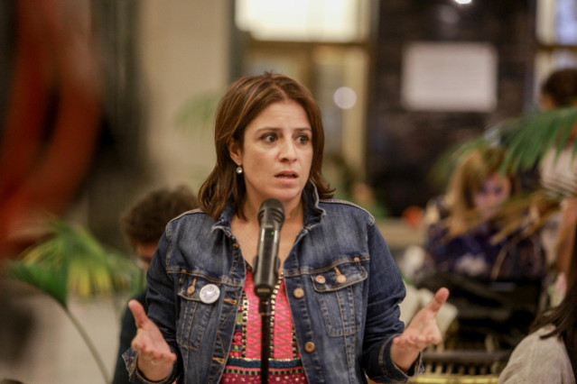 La portavoz parlamentaria del PSOE, Adriana Lastra, ofrece una rueda de prensa a los medios de comunicación en el Congreso de los Diputados tras su segunda reunión con Unidas Podemos para sacar adelante la investidura del candidato socialista tras la fall