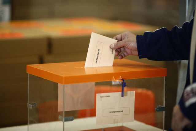 Voto en urna