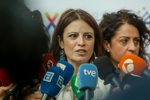 La portavoz del Grupo Socialista en el Congreso de los Diputados, Adriana Lastra, interviene ante los medios de comunicación en el XII Pleno de la Federación Española de Municipios y Provincias (FEMP) en Madrid a 21 de septiembre de 2019.