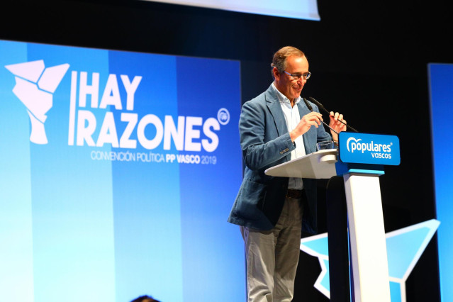 El presidente del PP en Euskadi, Alfonso Alonso, interviene en la clausura de la convención del PP vasco en el Palacio de Congresos Europa de Vitoria.