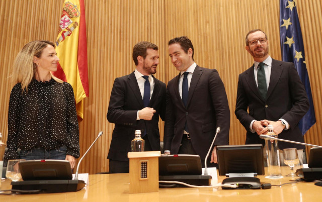(I-D) La portavoz del PP en el Congreso, Cayetana Álvarez de Toledo; el presidente del Partido Popular, Pablo Casado; el secretario general del partido, Teodoro García Egea; y el portavoz del PP en el Senado, Javier Maroto, en la reunión de diputados y se