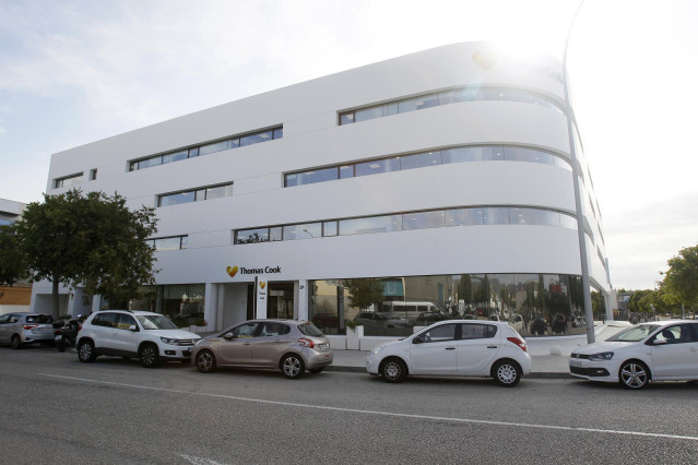 Imagen de las oficinas de la compañía de viajesThomas Cook en  Palma de Mallorca (Baleares), horas después de que la empresa británica anunciase su quiebra y de que varios de sus vuelos fuesen cancelados, a 23 de septiembre de 2019.