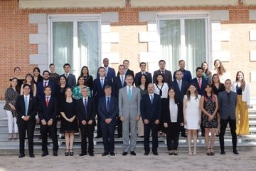 El Rey recibe en audiencia a los participantes en el XVI Programa de Jóvenes Lideres Iberoamericanos