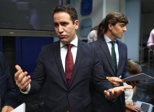 El secretario general del Partido Popular, Teodoro García Egea, atiende a los medios de comunicación al acabar la primera reunión del Comité Ejecutivo Nacional del partido tras conocerse la previsión de elecciones para el 10-N, en la que ha sido elegido d