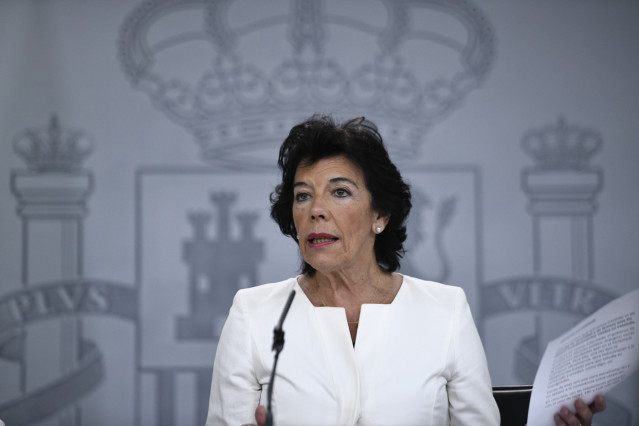 La ministra Portavoz en funciones, Isabel Celaá comparece ante los medios de comunicación tras la reunión del Consejo de Ministros en Moncloa, en Madrid (España), a 27 de septiembre de 2019.