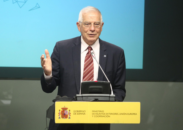 El ministre d'Afers Exteriors, Unió Europea i Cooperació en funcions, Josep Borrell en roda de premsa després de la seva reunió amb el seu homòleg austríac al Palau de Viana