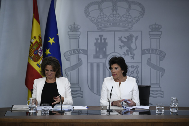 La ministra Portavoz en funciones, Isabel Celaá y la ministra de Transición Ecológica en funciones, Teresa Ribera, comparecen ante los medios de comunicación tras la reunión del Consejo de Ministros en Moncloa, en Madrid (España), a 27 de septiembre de 20