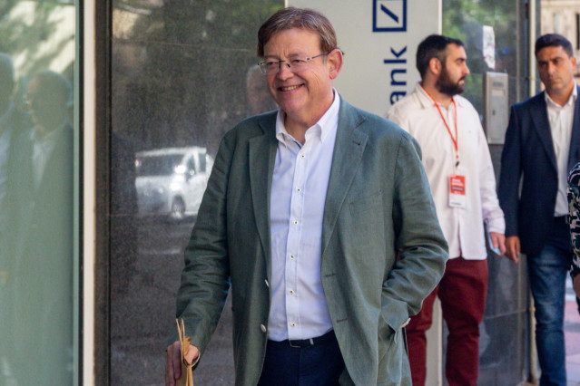 El president de la Generalitat valenciana, Ximo Puig, entra en la reunión del Comité Federal del PSOE, en Madrid (España) el 28 de septiembre de 2019.