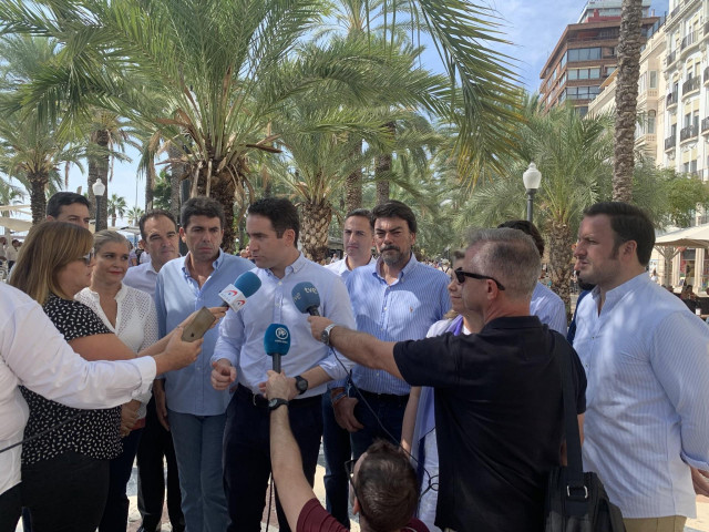 El secretario general del PP, Teodoro García Egea, atiende a los medios en Alicante
